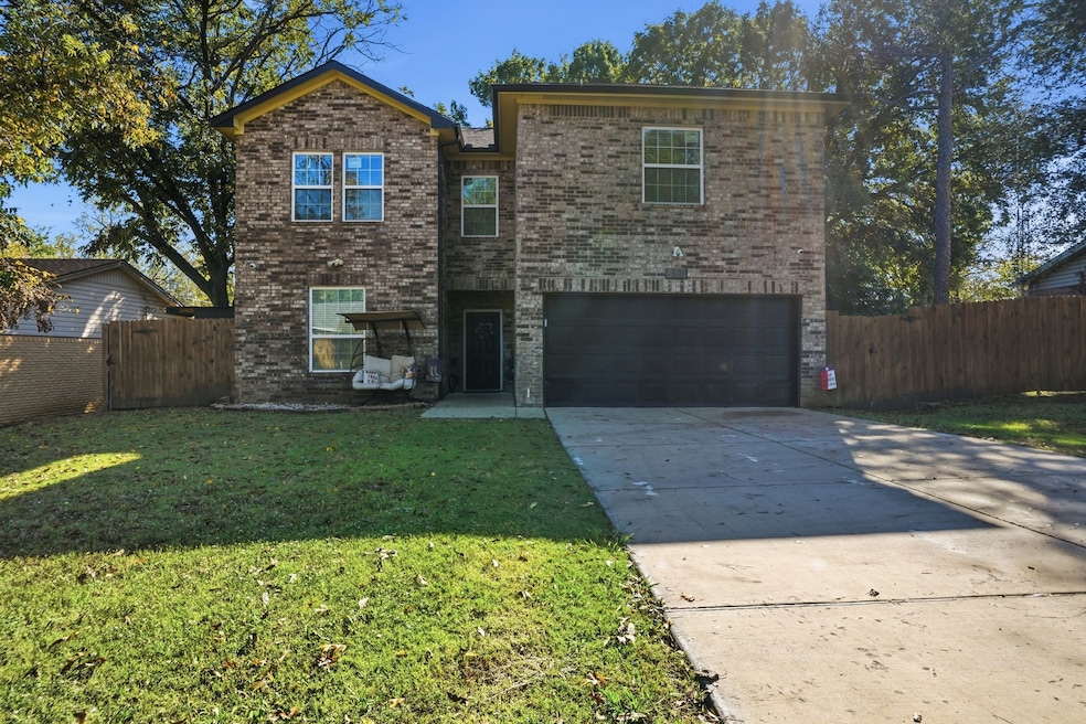 832 N Atkerson Ln, Euless, TX 76040 - photo 1