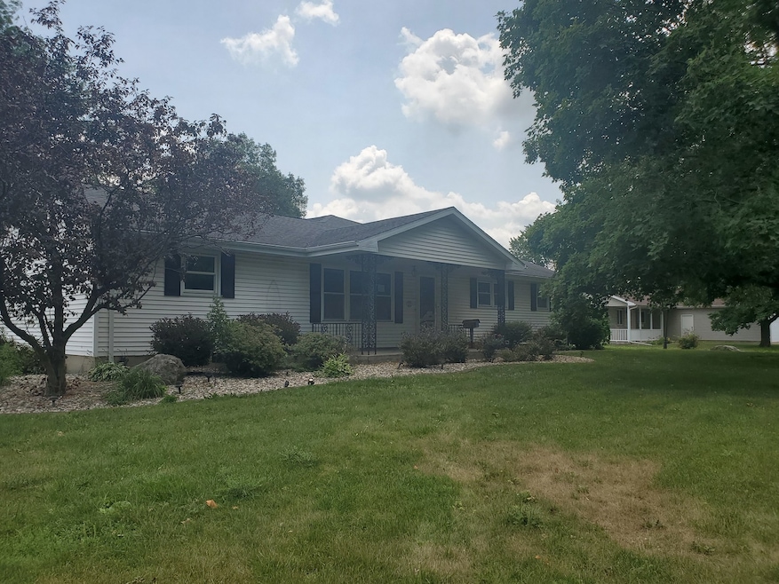 525 N Douglas St, Gilman, IL 60938 MLS MRD11830682