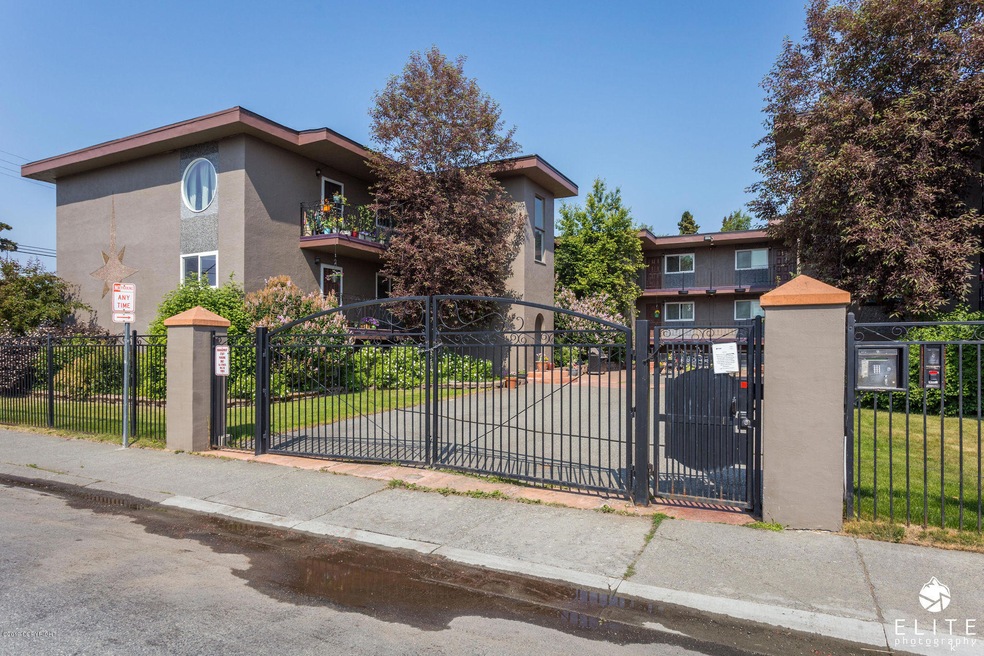 Gated Entry/Courtyard
