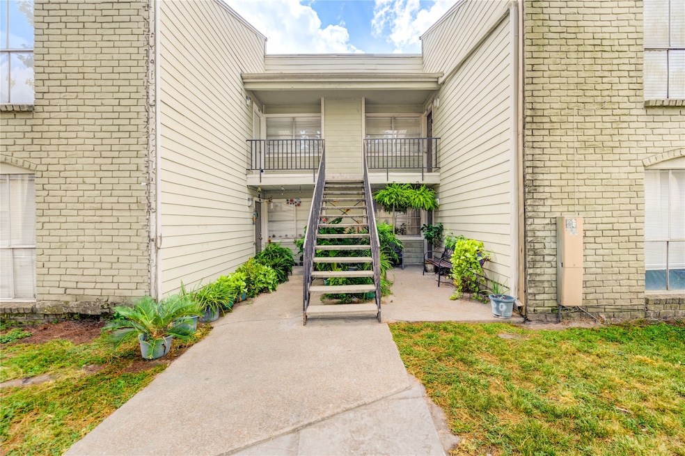 6200 W Tidwell Rd unit 2608, Houston, TX 77092 - photo 1