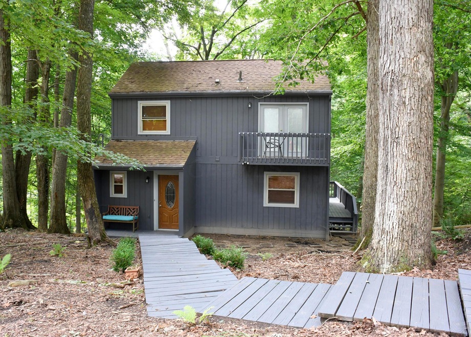 983 Sauk Ct, Hide A Way Hills, OH 43107 - photo 1