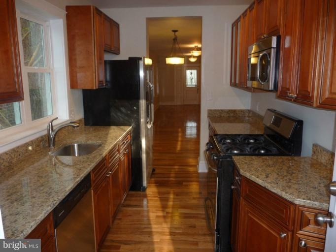 122 Division Ave NE, Washington, DC 20019 - photo 1