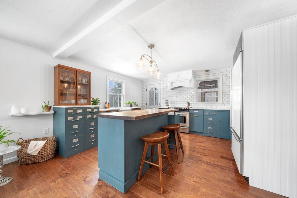 106 Scobie Pond Rd, Derry, NH 03038 - photo 1