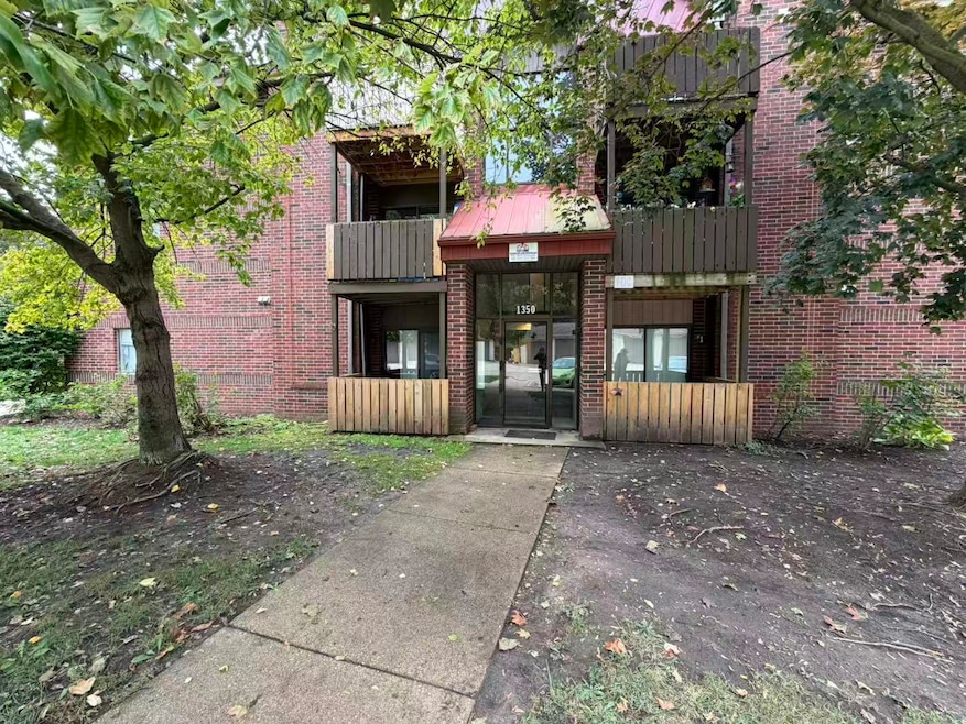 1350 Brook St unit L, Saint Charles, IL 60174 - photo 1