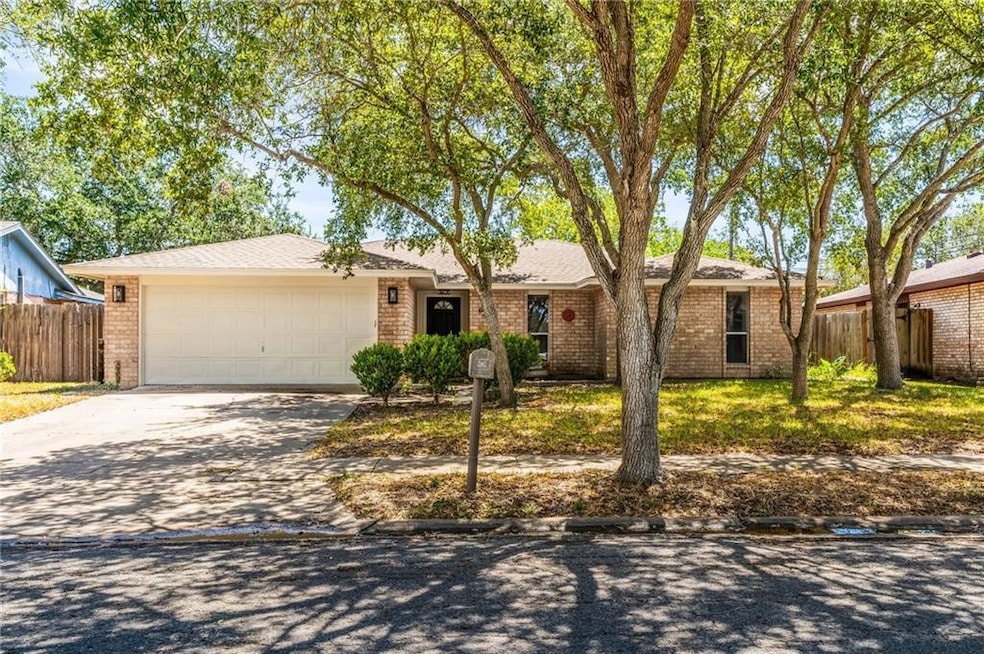 6118 Locke Ln, Corpus Christi, TX 78415 - photo 1