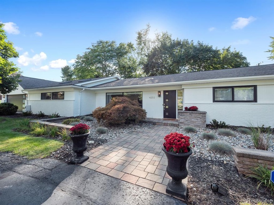 4252 Derry Rd, Bloomfield Hills, MI 48302 - photo 1