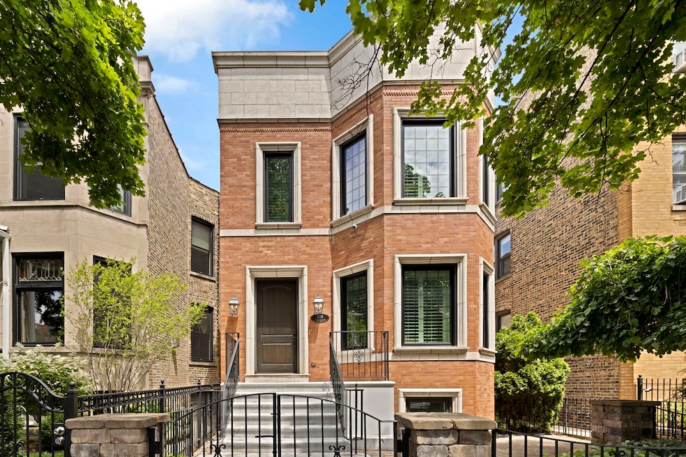 1208 W Newport Ave, Chicago, IL 60657 - photo 1