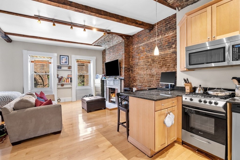 8 Moon St unit 2, Boston, MA 02113 - photo 1