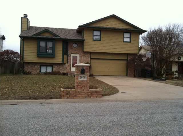 Great Street Appeal. Note Brick encased Mailbox.