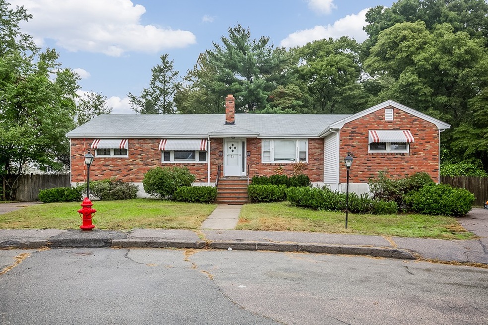 19 Reservoir Dr, Randolph, MA 02368 - photo 1