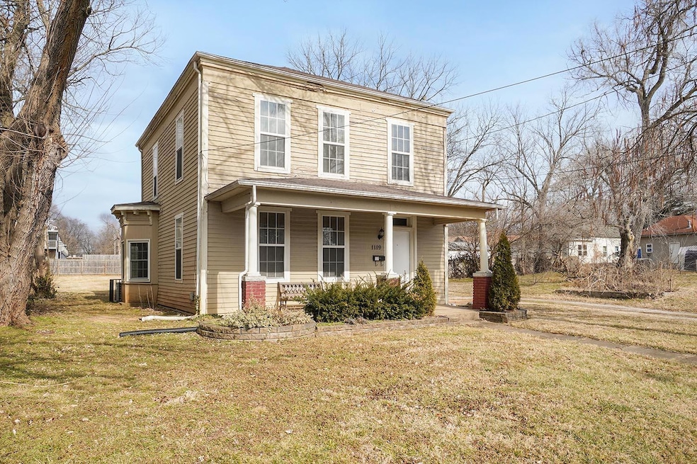 1119 W Elm St - 001