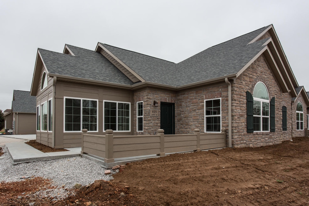 RE_825 E Kings Mead Unit 4-1