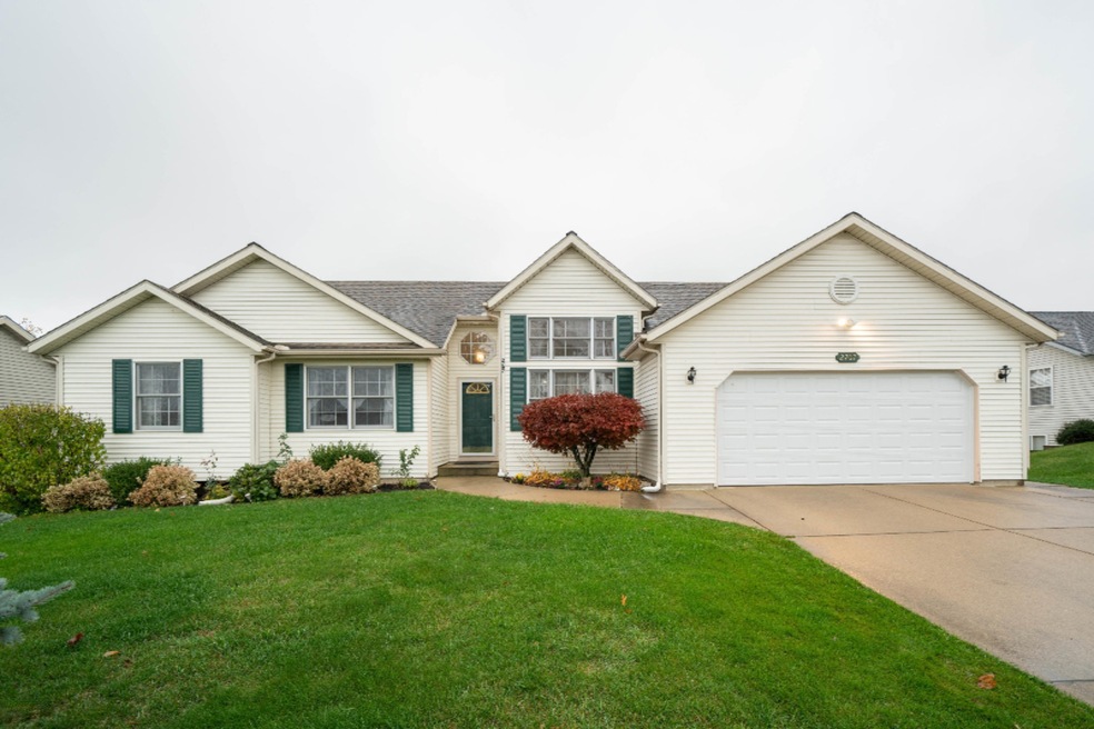 2707_Hickory_Nut_Lane_01