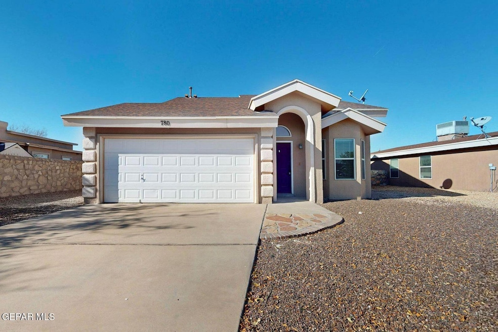 780 Desert Spring Dr, Horizon City, TX 79928 - photo 1