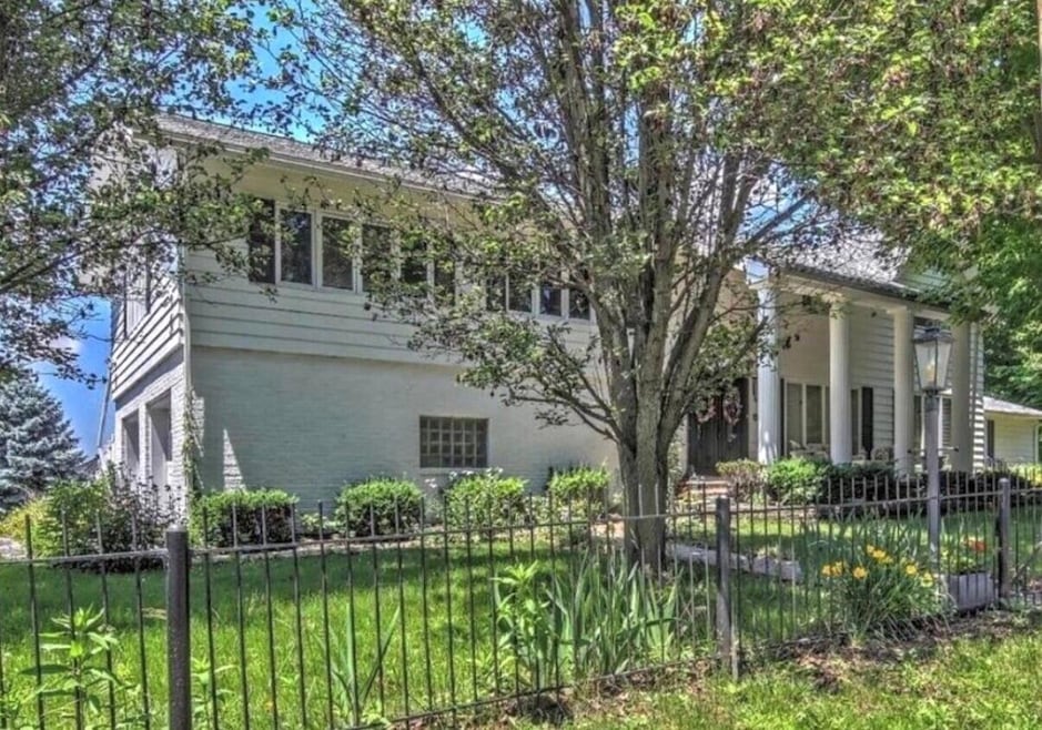 For Sale $925,000