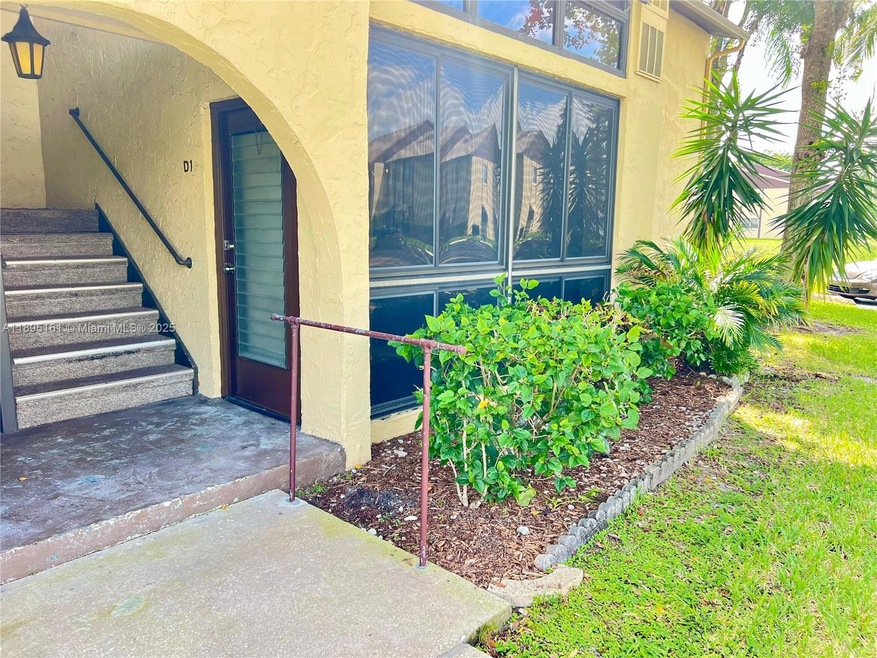 340 Pine Ridge Cir unit D-1, Greenacres, FL 33463 - photo 1