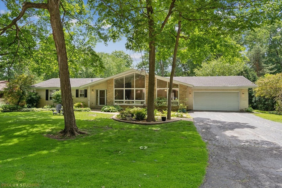 279 E Tall Trees Ln, Palatine, IL 60067 - photo 1