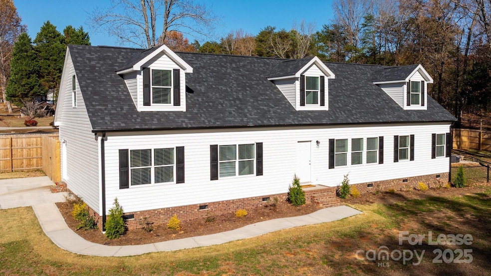 7039 Executive Cir, Denver, NC 28037 - photo 1