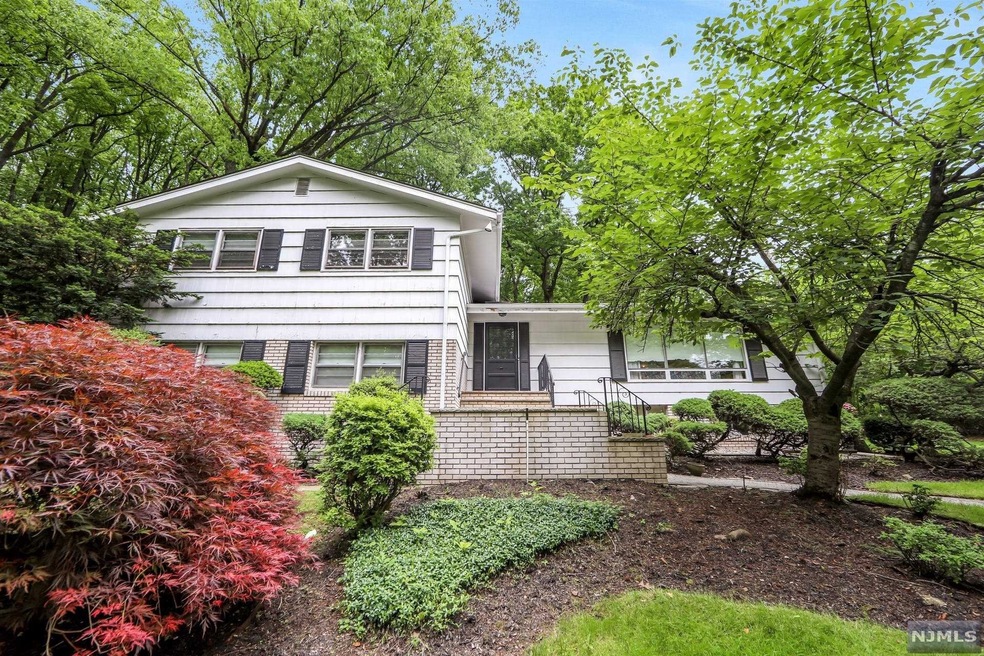 Sold $990,000 • Co-Listing Agent