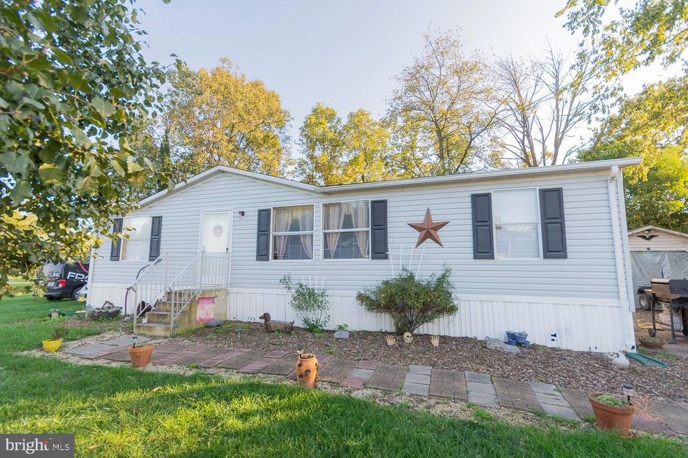 52 Commonwealth Ave, Bunker Hill, WV 25413 - photo 1