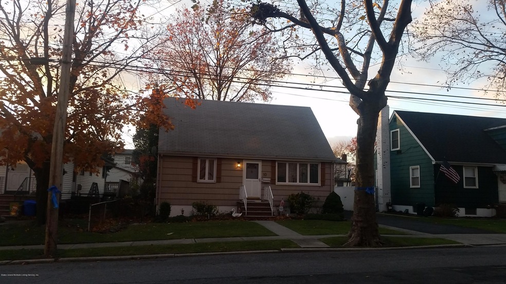 10 Lyon Place, Staten Island, NY 10314 - photo 1