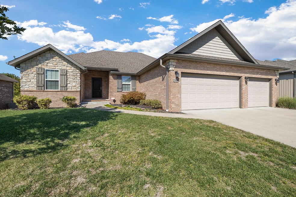 645 N Maplewood Hills Rd, Nixa, MO 65714 - photo 1