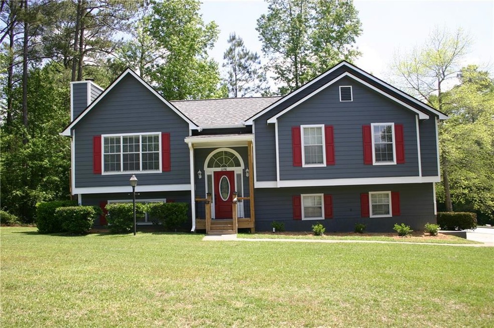 Raised ranch featuring a front yard