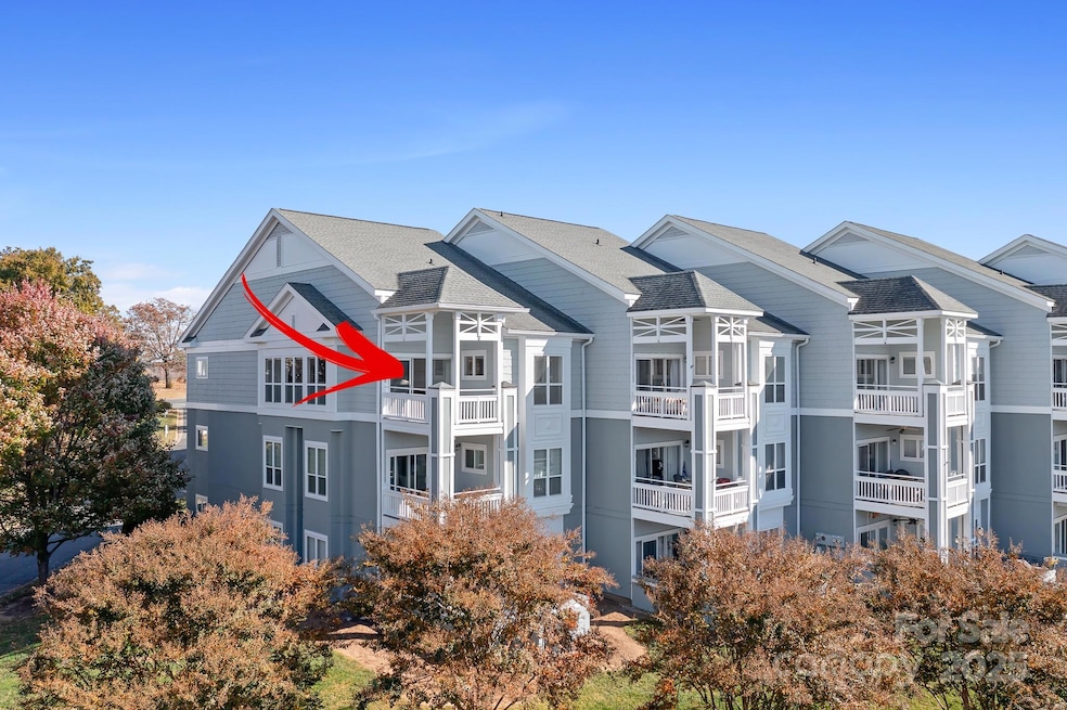 Freshly Painted Exterior. This building has an Elevator!