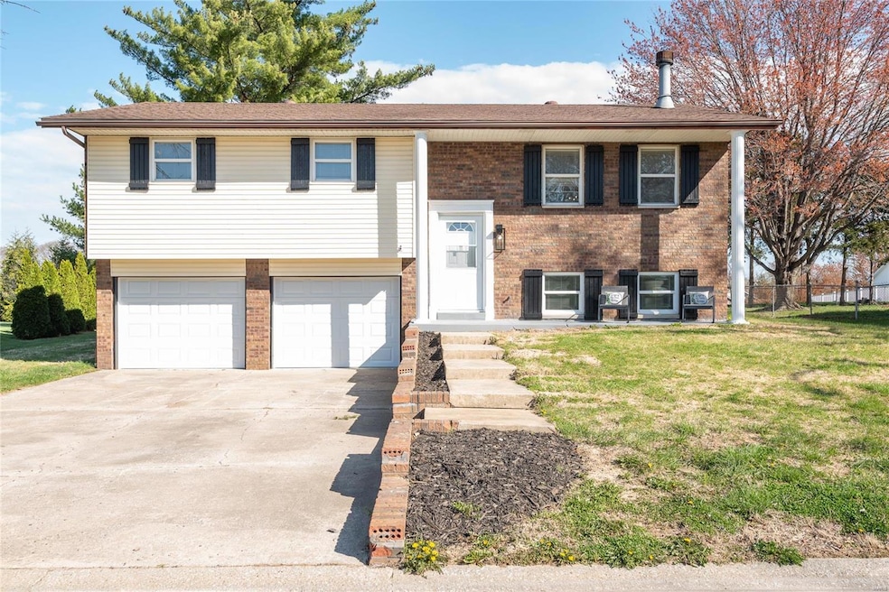 606 Bauer Ln, Maryville, IL 62062 - photo 1