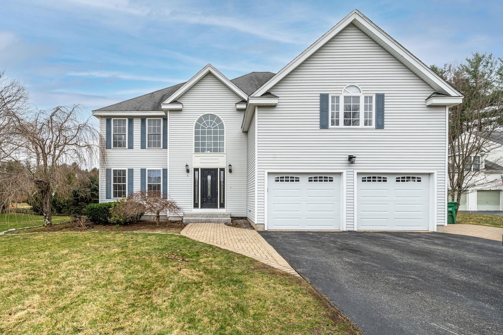 View of front of home featuring a front yard and a