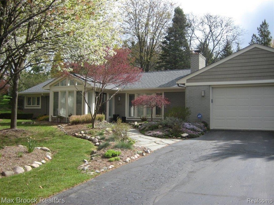 3495 Westchester Rd, Bloomfield Hills, MI 48304 - photo 1