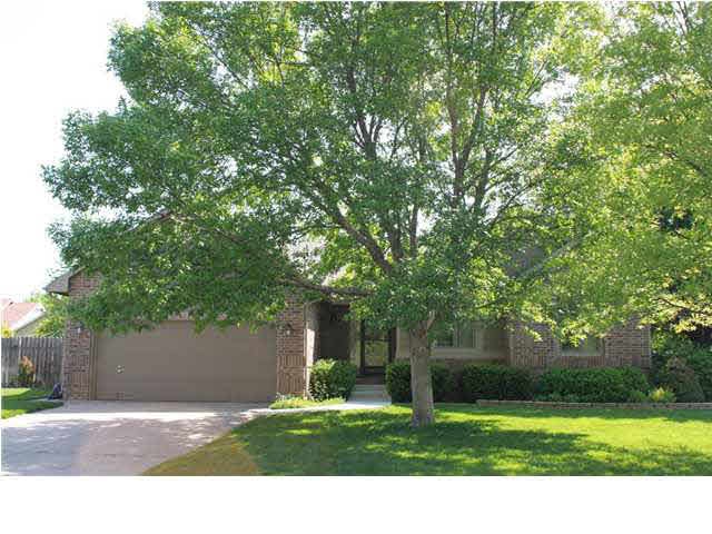 Home Sweet Home! Fabulous curb appeal!