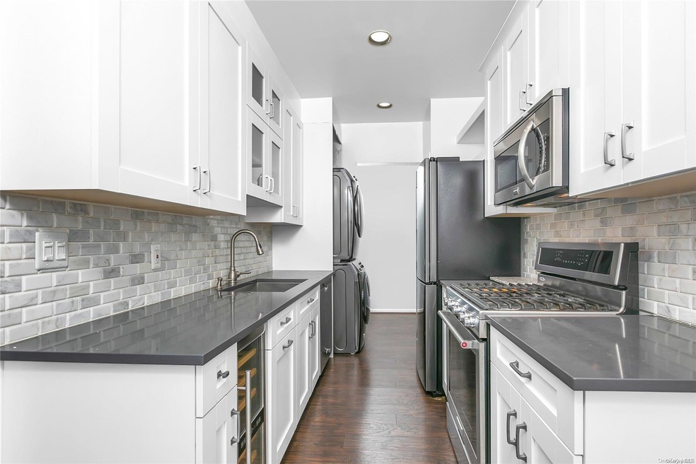 37 Brompton Rd unit 4C, Great Neck, NY 11021 - photo 1