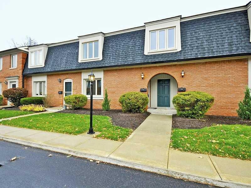 8519 Canterbury Square W, Indianapolis, IN 46260 - photo 1