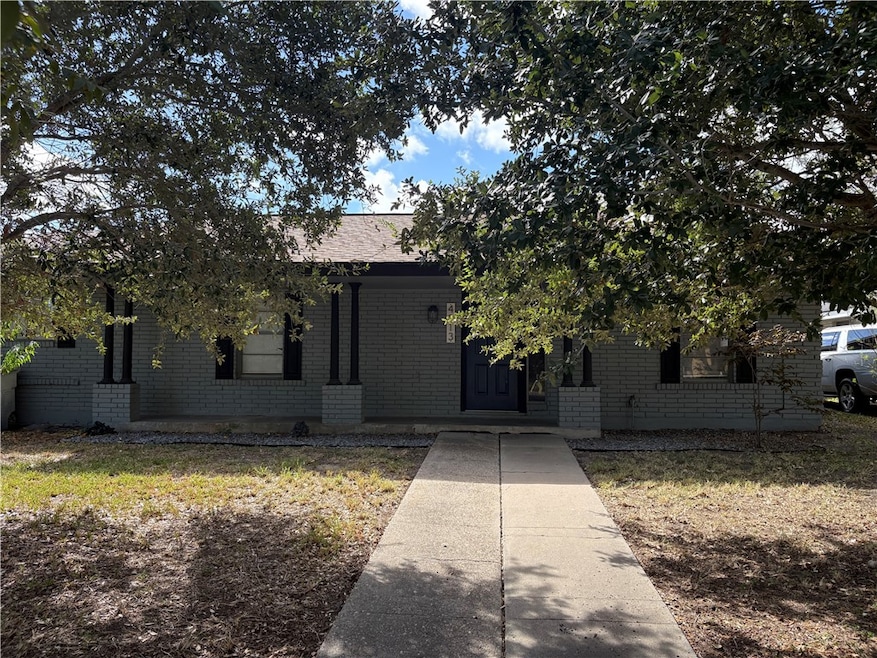 4013 Kingston Dr, Corpus Christi, TX 78411 - photo 1