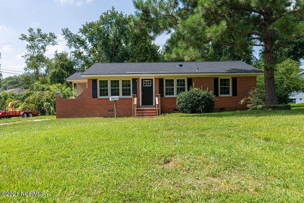 305 Long Acre Dr, Jacksonville, NC 28546 - photo 1