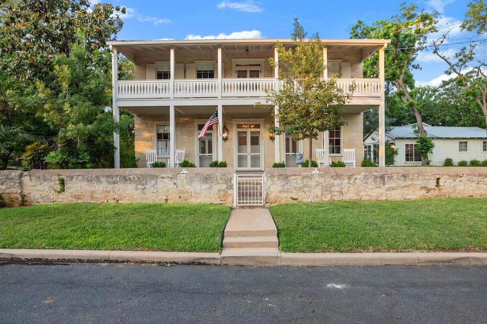 112 E Schubert St, Fredericksburg, TX 78624 - photo 1