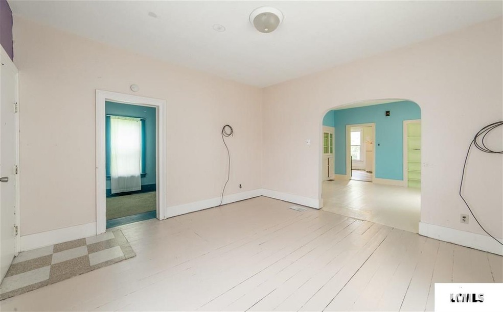 613 N Sangamon St, Lincoln, IL 62656 - photo 1