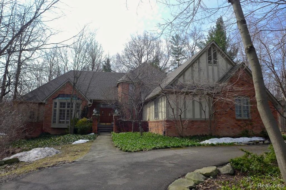 3651 Halla Ln, Bloomfield Hills, MI 48301 - photo 1