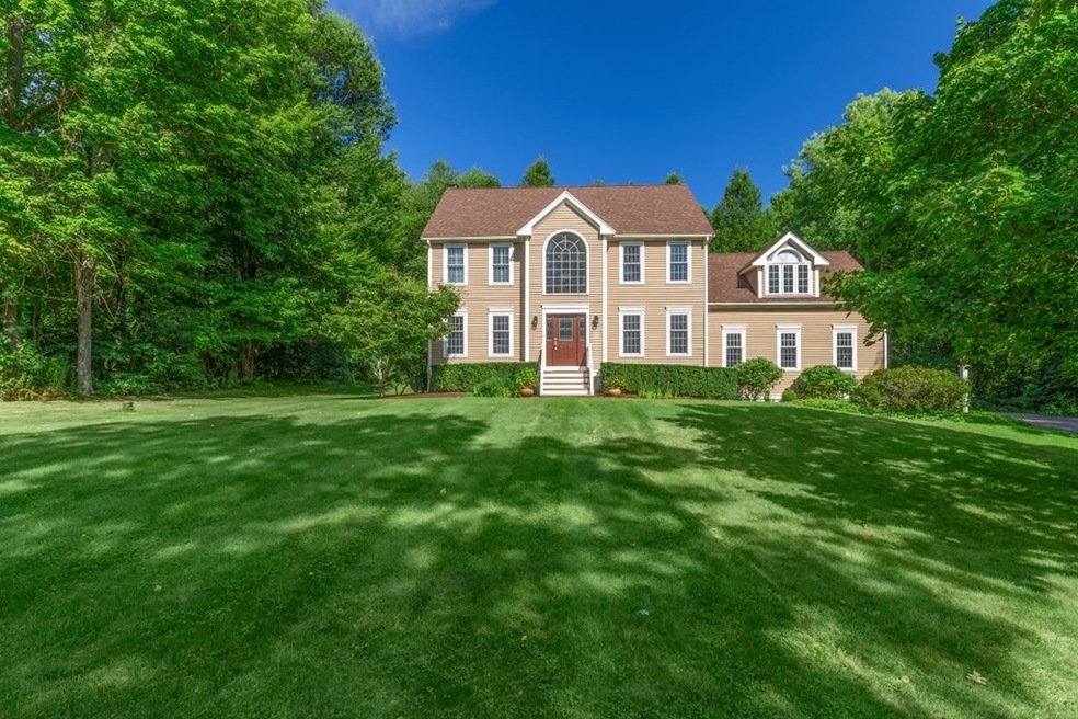 7 Olde Surrey Ln, Medway, MA 02053 - photo 1