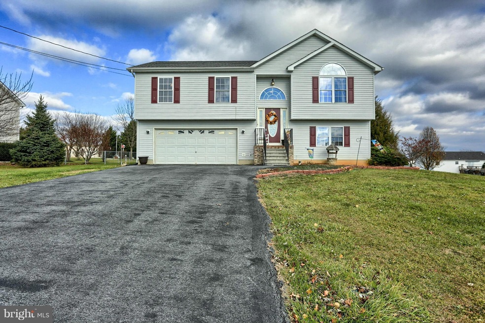 190 Isaac Dr, Bunker Hill, WV 25413 - photo 1