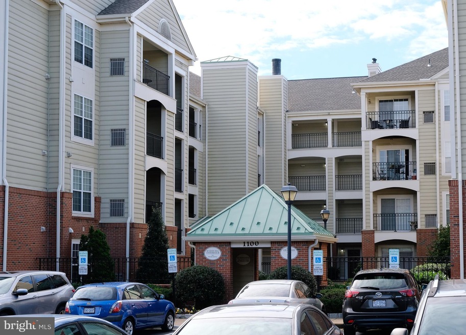 Quaker Hill Community unit 219, Alexandria, VA 22314 - photo 1