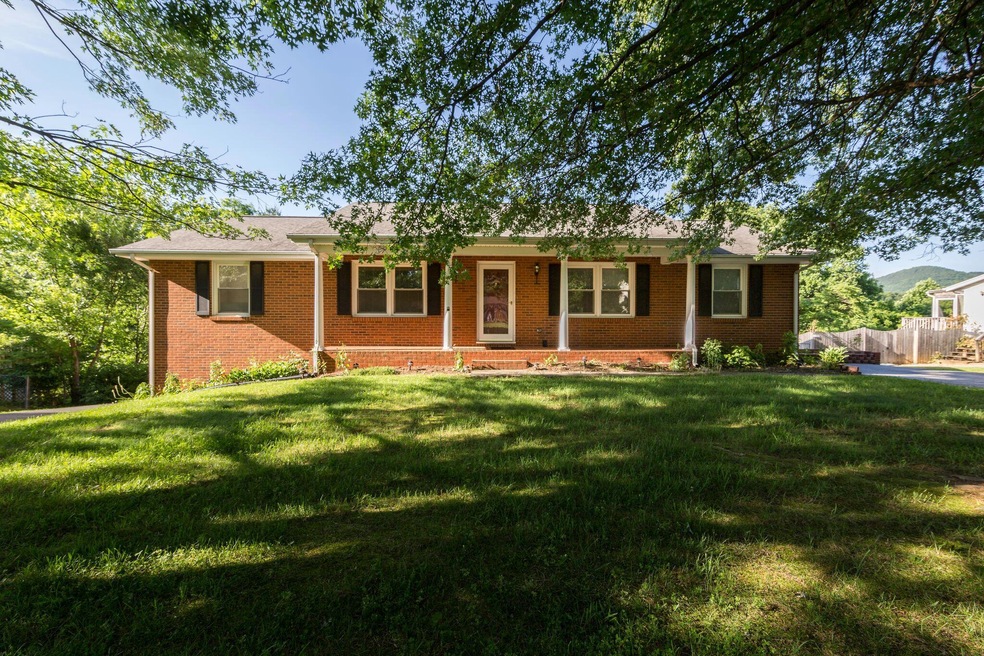 2-214 Appletree Rd