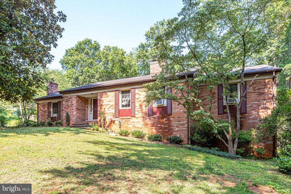 5538 Beverleys Mill Rd, Broad Run, VA 20137 - photo 1