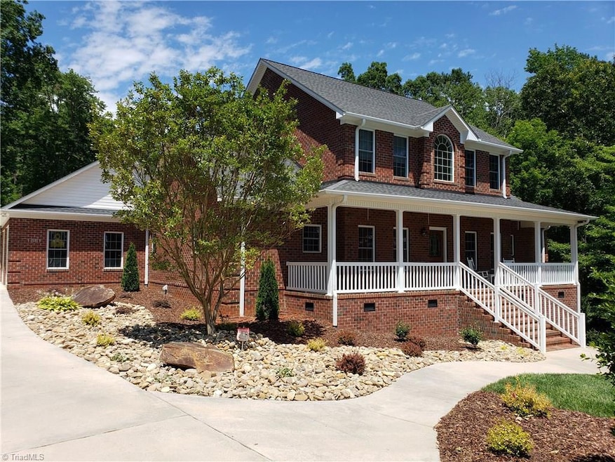 1881 Horse Carriage Ln, Asheboro, NC 27205 - photo 1