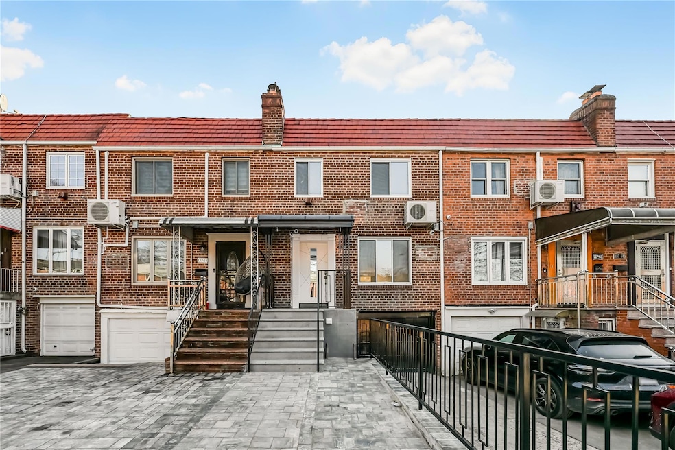 Sold $900,000 • Co-Listing Agent