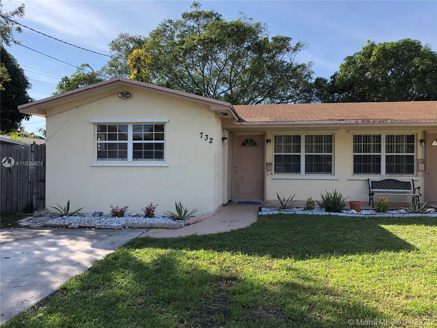 730 SW 5th Ave, Hallandale Beach, FL 33009 - photo 1