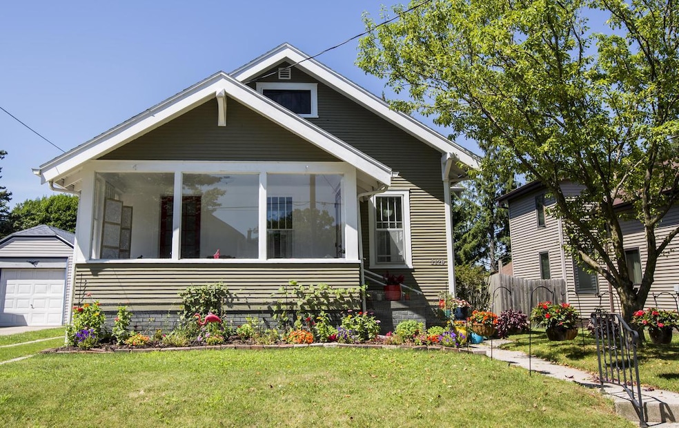 1120 New York Ave, Manitowoc, WI 54220 - photo 1