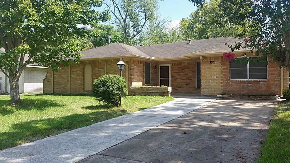1031 Fallbrook Dr, Houston, TX 77038 - photo 1