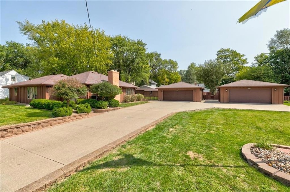 2001 E 28th St, Des Moines, IA 50317 - photo 1